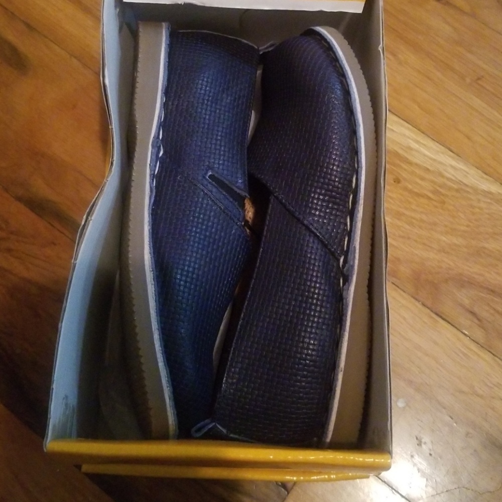 Navy blue shoes.